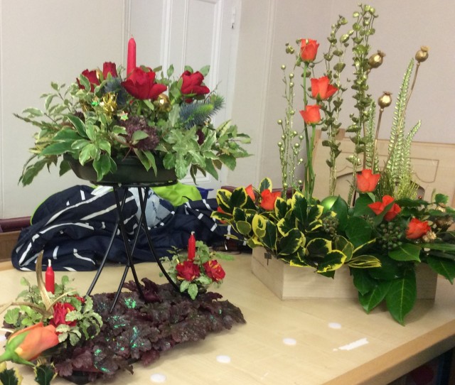 Flower arranging led by Lynne December 2018 - photo 3